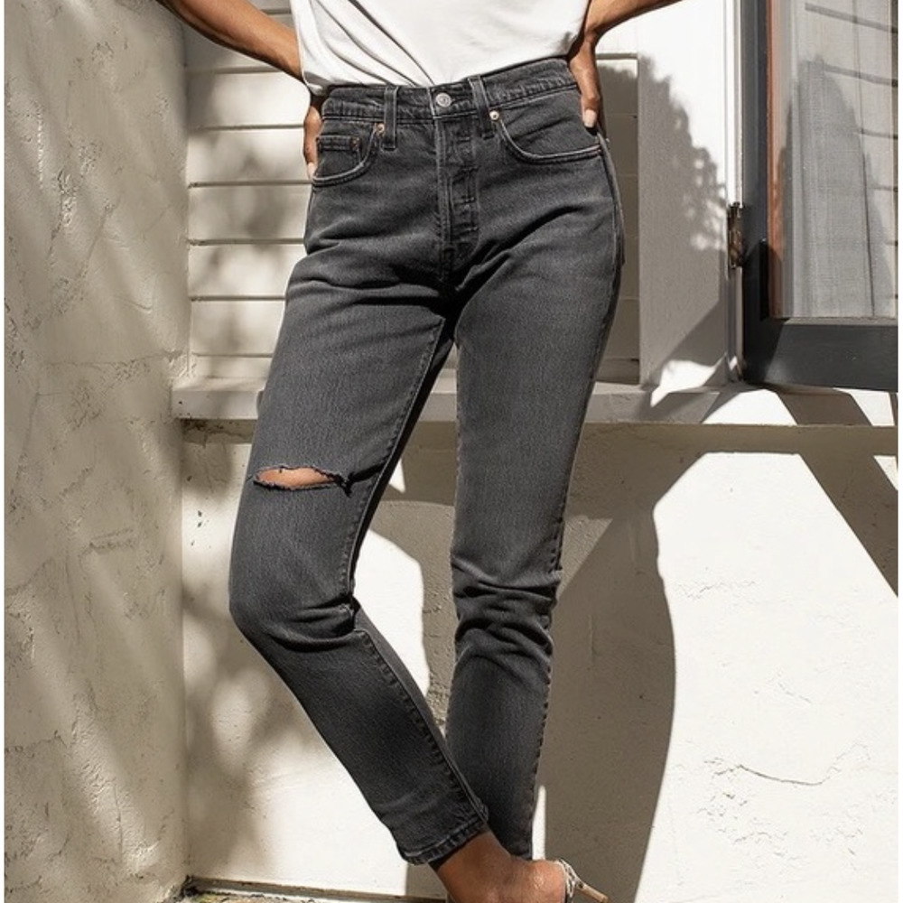 𝅺Levi's 501 Straight Leg Denim Jeans Distressed Gray Size 28